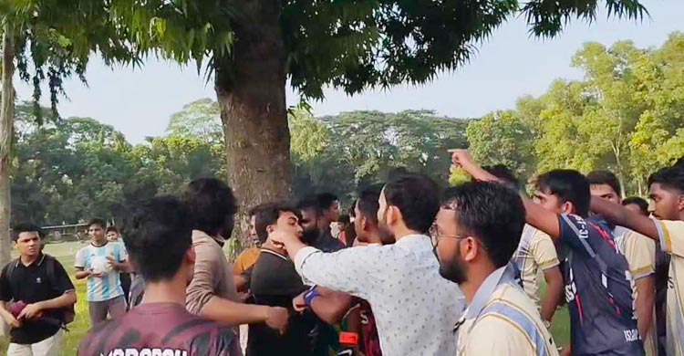 ইবিতে পেশাগত দায়িত্ব পালনকালে সাংবাদিকদের ওপর হামলা