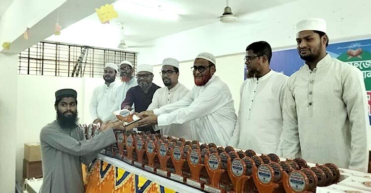 ইবিতে সাজিদ আব্দুল্লাহসহ ৩২৭ হাফেজকে সংবর্ধনা দিলো শিবির