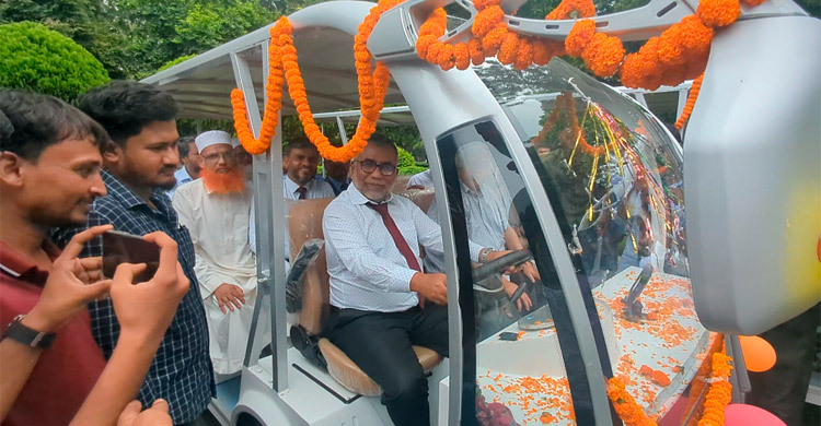 ইসলামী বিশ্ববিদ্যালয়ে প্রথমবারের মতো চালু হলো বৈদ্যুতিক শাটল কার