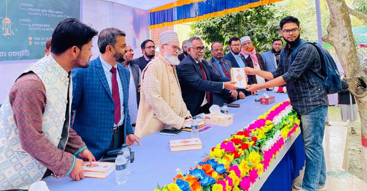 অর্থসহ কুরআন উপহার পেলেন ইবির দুই হাজার শিক্ষার্থী