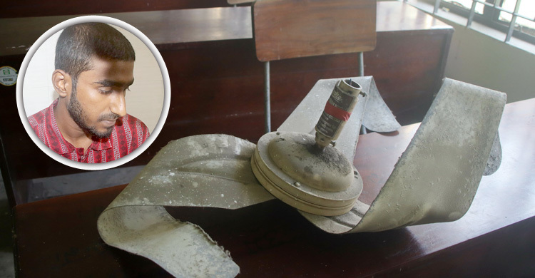 ইবিতে ক্লাস চলাকালীন খুলে পড়লো সিলিং ফ্যান, শিক্ষার্থী আহত