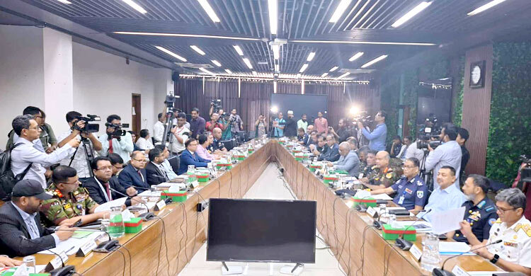 সংসদ নির্বাচন: আইনশৃঙ্খলা বাহিনীর সঙ্গে বৈঠকে ইসি
