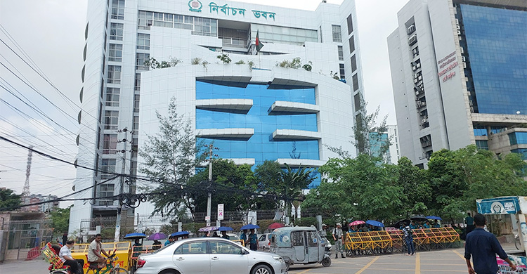 গণভোট নিয়ে বিএনপি-জামায়াতের টানাটানি, নির্দেশনার অপেক্ষায় ইসি