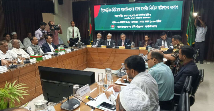 গণমাধ্যম প্রতিনিধিদের সঙ্গে ইসির সংলাপ শুরু
