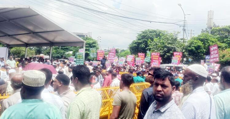 সীমানা পুনর্নির্ধারণের প্রতিবাদে ইসিতে বিক্ষোভ, বন্ধ প্রধান ফটক