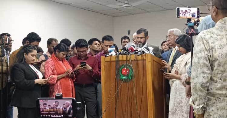 No worries, election atmosphere festive: EC