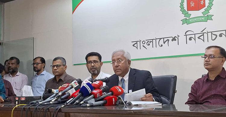 নির্বাচন কমিশনে বিএনপি-এনসিপি মারামারি, ইসি সচিব বললেন ‘দুঃখজনক’