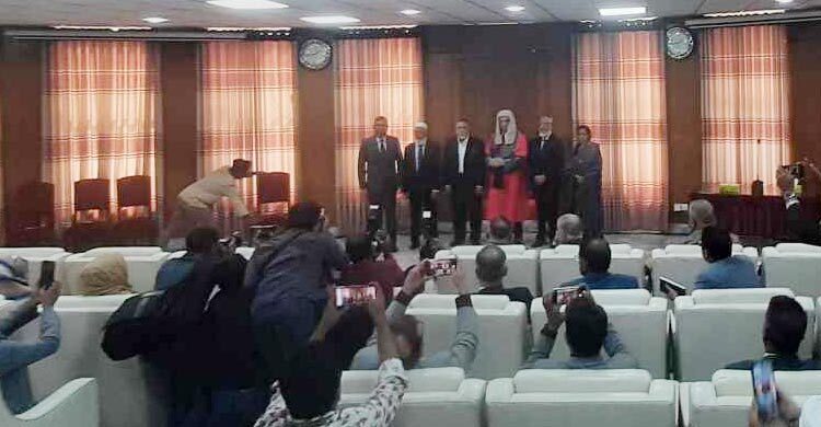 New CEC, 4 ECs sworn in