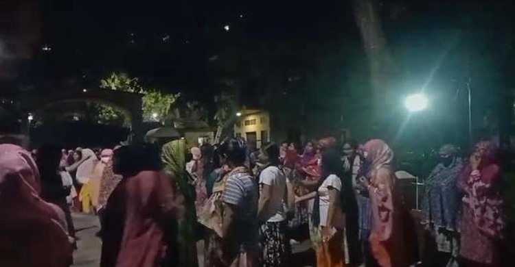 মিটফোর্ডে ব্যবসায়ী হত্যা: মধ্যরাতে ইডেন কলেজে বিক্ষোভ