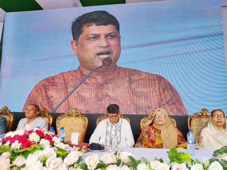 নবীন শিক্ষার্থীদের বরণ করলো মহিলা কলেজ চট্টগ্রাম