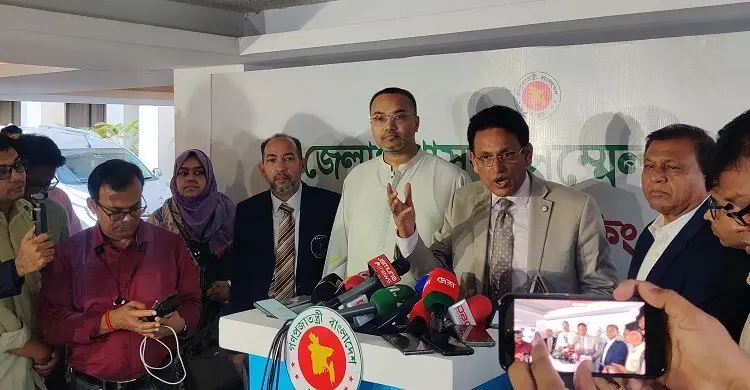 শিক্ষার্থীরা স্কুলে আসতে চায় না, শিক্ষামন্ত্রীকে জানালেন ডিসিরা