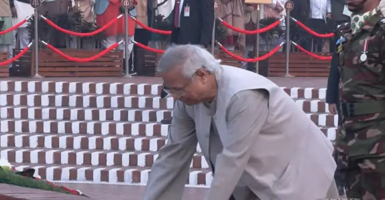 জাতীয় স্মৃতিসৌধে প্রধান উপদেষ্টার শ্রদ্ধা নিবেদন