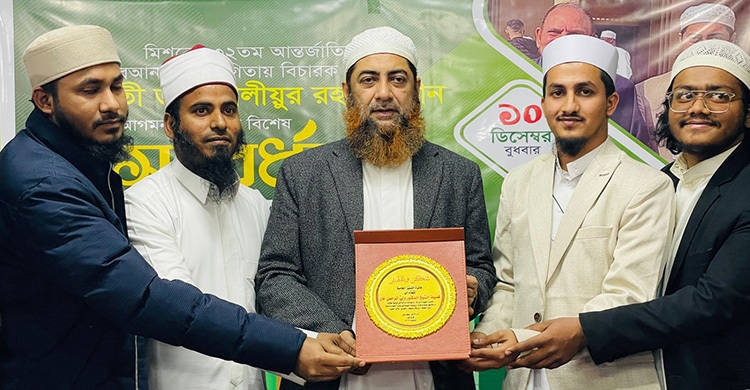 কায়রোতে মুফতি ওয়ালীয়ুর রহমানকে সংবর্ধনা