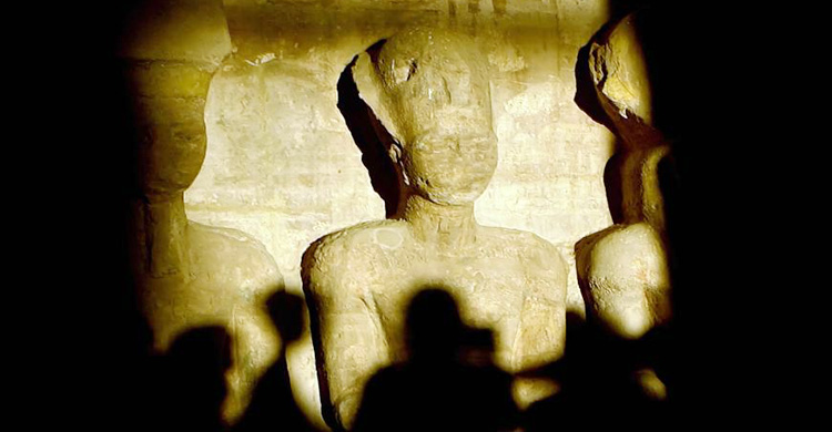 মিশরের আসওয়ানে ফেরাউনের মুখে পড়লো সূর্যরশ্মি