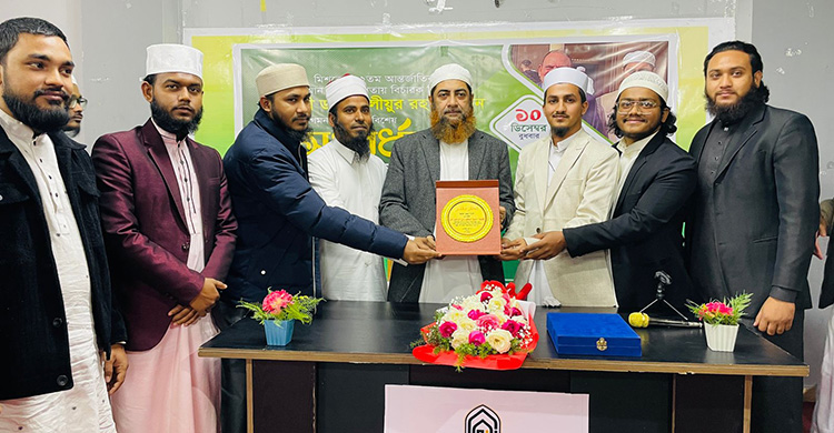 কায়রোতে মুফতি ওয়ালীয়ুর রহমানকে সংবর্ধনা