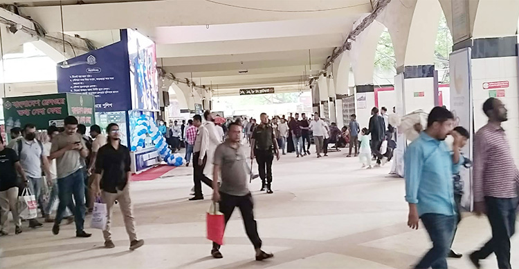 ট্রেনে ঈদযাত্রা: ভোগান্তি এড়াতে আগেই বাড়ি ফিরছেন অনেকে