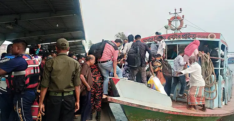 পাটুরিয়া ফেরি-লঞ্চঘাটে বেড়েছে যাত্রীর চাপ