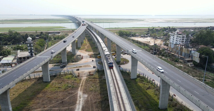 পাখির চোখে পদ্মা সেতুর স্বস্তির ঈদযাত্রা