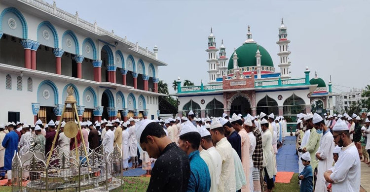 সৌদির সঙ্গে মিল রেখে চট্টগ্রামের শতাধিক গ্রামে ঈদ শুক্রবার