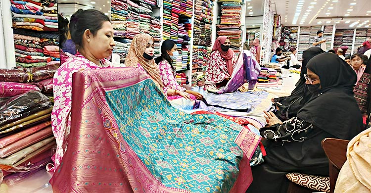 চাঁদরাতেও মেলে না ছুটি, ঈদের দিন কাটে ঘুমিয়ে