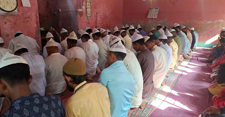 সৌদির সঙ্গে মিল রেখে বরগুনার ১০ গ্রামে ঈদ উদযাপন