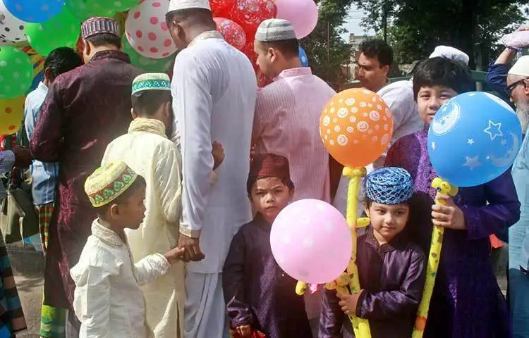 প্রযুক্তির যুগে বদলে যাওয়া শুভেচ্ছা