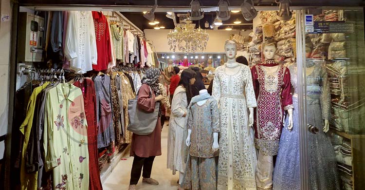 রাজনৈতিক স্থিতিশীলতায় ঘুরে দাঁড়ানোর প্রত্যাশা ঈদের ফ্যাশন ব্যবসা