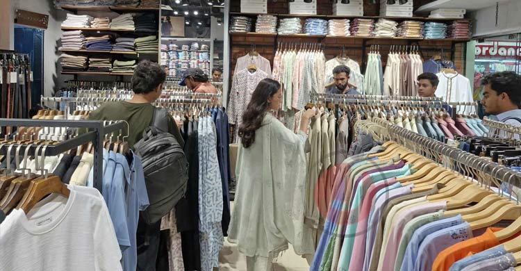 রং, সুতা ও বৈচিত্র্যময় ডিজাইনে প্রস্তুত দেশীয় ফ্যাশন ব্র্যান্ড