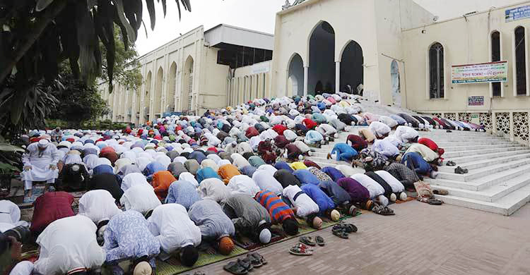 রাজধানীতে যখন যেখানে ঈদ জামাত