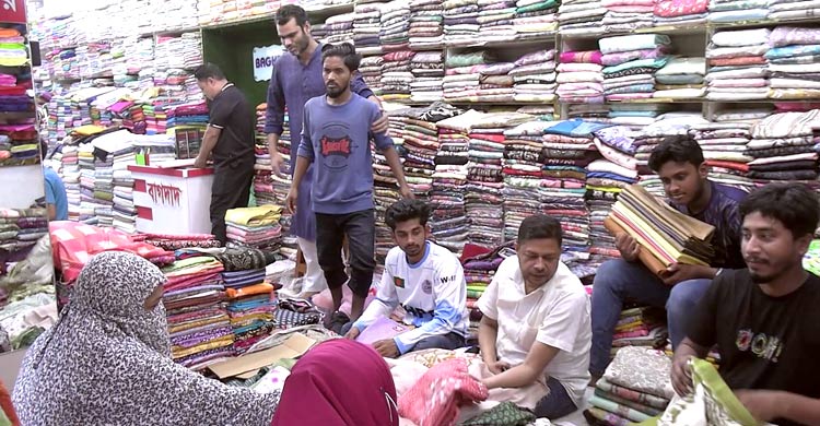 শেষ মুহূর্তে জমজমাট ঠাকুরগাঁওয়ের ঈদবাজার