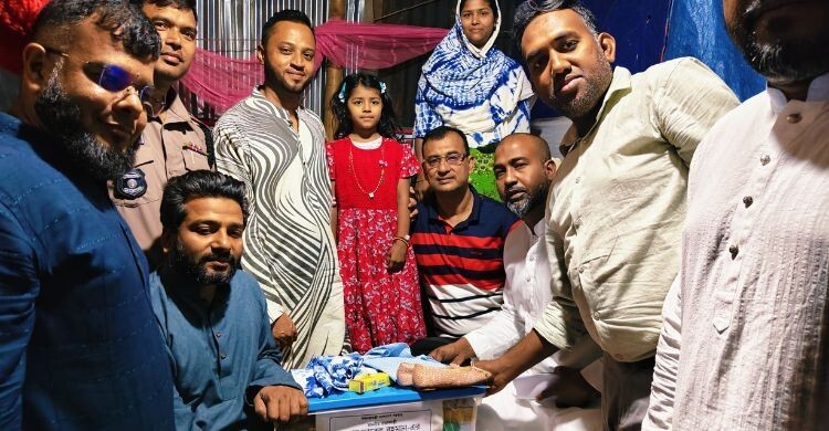 চা বিক্রেতা নানি-নাতনির কাছে ঈদ উপহার পাঠালেন প্রধানমন্ত্রী