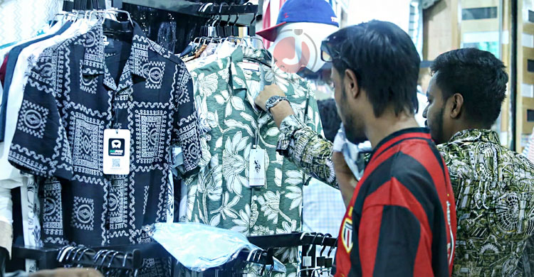 ঈদে পোশাক-কসমেটিক্স-জুতা বিক্রিতে প্রবৃদ্ধি, মোবাইল বিক্রিতে খরা