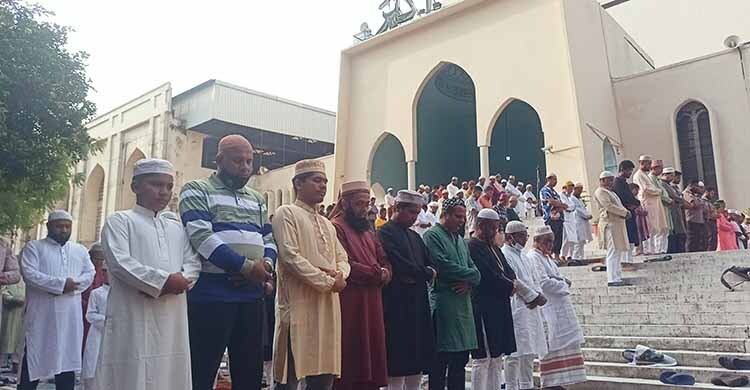 জাতীয় মসজিদ বায়তুল মোকাররমে ঈদের প্রথম জামাত অনুষ্ঠিত