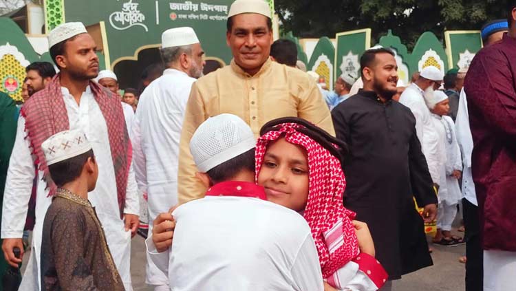 জাতীয় ঈদগাহ মাঠে মুসলিম বিশ্বের শান্তি কামনায় দোয়া