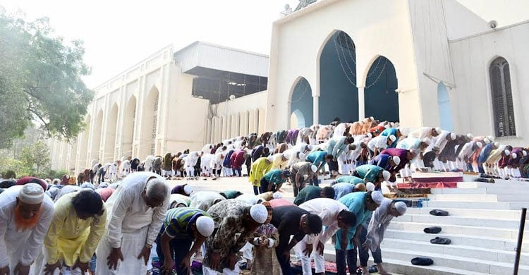 5 Eid jamaats held at Baitul Mukarram Nat’l Mosque