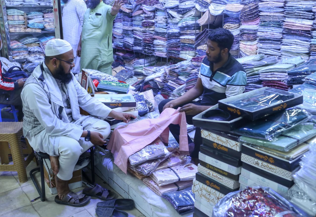 ঈদে জমজমাট পাইকারি বাজার, খুচরা ব্যবসায়ীদের যা জানা জরুরি