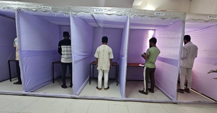 পোস্টাল ব্যালটে ভোট দিলেন ৫০৬৭ বন্দি, ভিআইপি ৫৬ জন