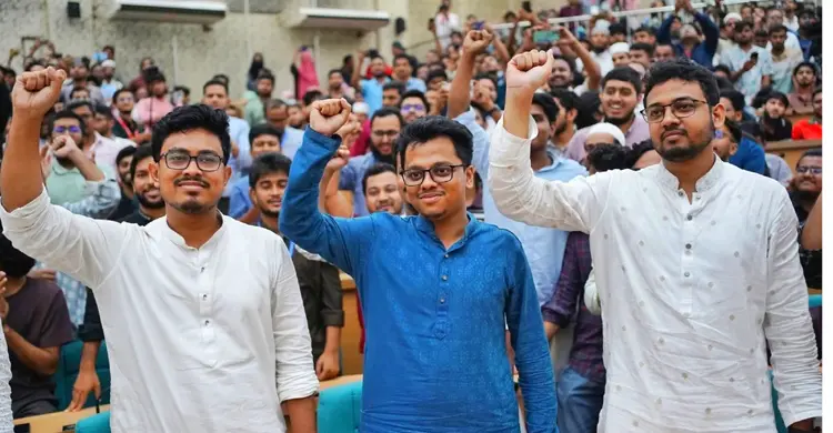 ডাকসু নির্বাচনের ফলাফল ঘোষণার সময়কার ছবি