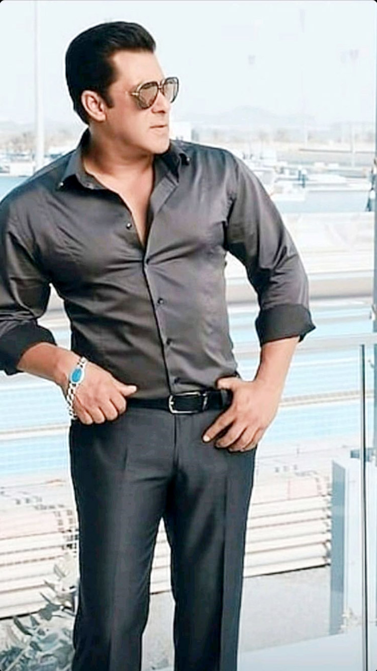 পুরুষদের পোশাকে আভিজাত্য আনবে যেসব কালার কম্বিনেশন