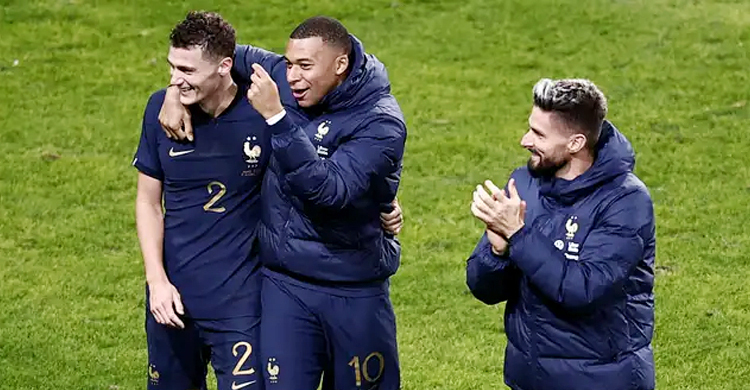 ফুটবল থেকে অবসরের সময় জানালেন ফরাসি তারকা