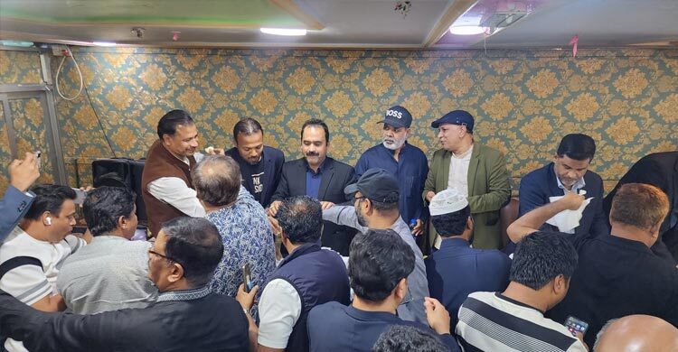 বিজয় উল্লাসে মাতোয়ারা কুয়েত বিএনপি, নেতাকর্মীদের মিষ্টি মুখ