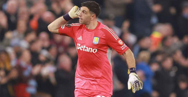 ‘বড় বাচ্চা’ মার্টিনেজ নৈপুণ্যে শেষ আটে অ্যাস্টন ভিলা