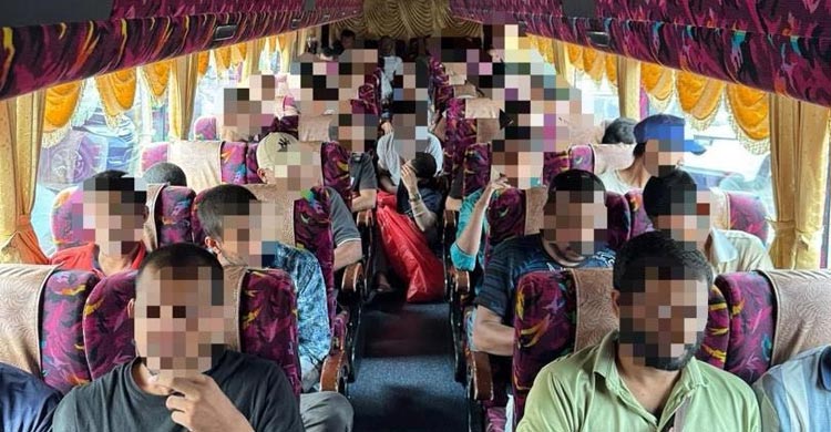 ৪৯ বাংলাদেশিকে ফেরত পাঠালো মালয়েশিয়া