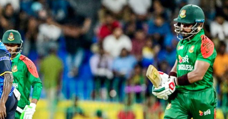 ছক্কা হাঁকাতে গিয়ে আউট সেট ব্যাটার ইমন