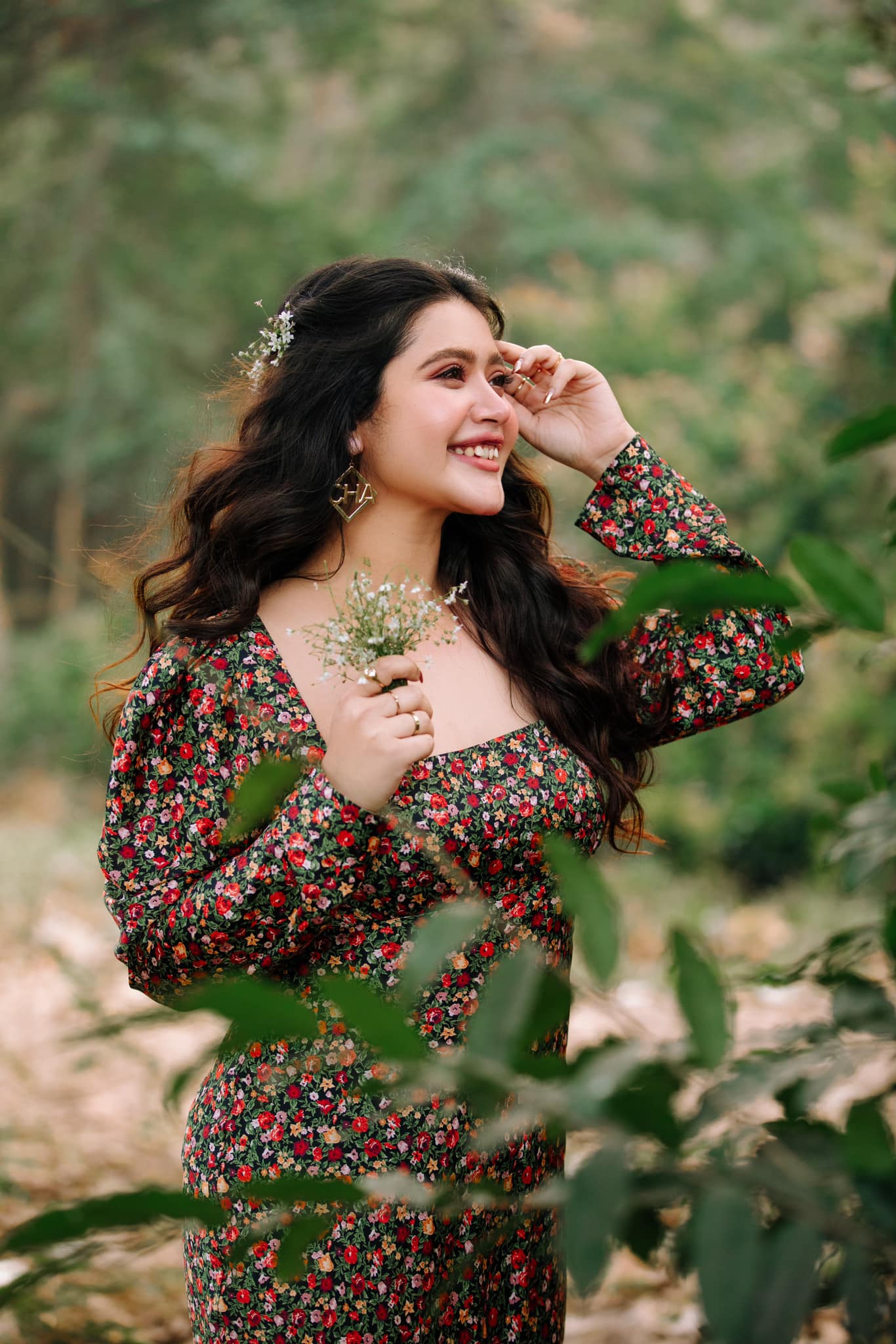 বোল্ড ফ্যাশনে নজরকাড়া বং সুন্দরী এনা সাহা