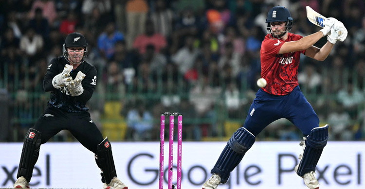 England victory over New Zealand keeps Pakistan's hopes alive