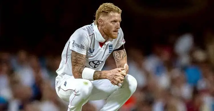 ইংল্যান্ডের বাজে ফিল্ডিংয়ের দিনে ৪৪ রানে এগিয়ে অস্ট্রেলিয়া