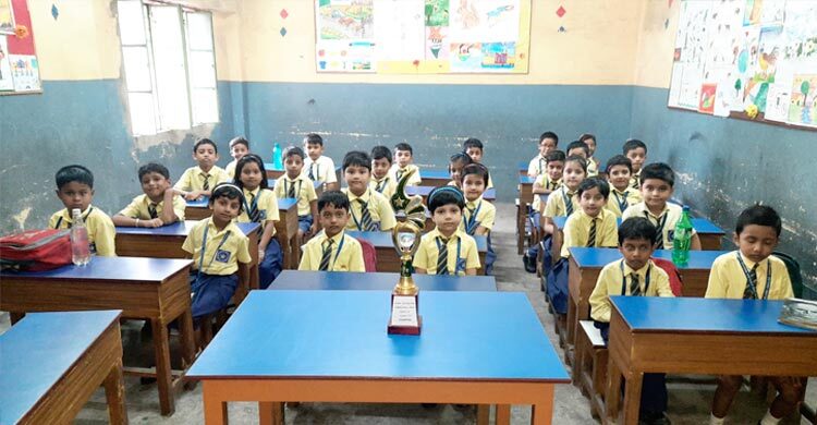 সন্তানকে ইংলিশ মিডিয়ামে পড়ালে বাবা-মায়ের আয়কর রিটার্ন বাধ্যতামূলক