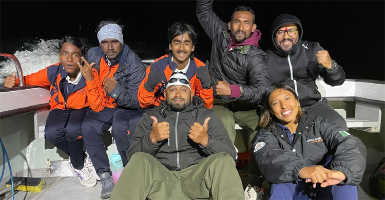 ৩৭ বছর পর ইংলিশ চ্যানেল পাড়ি দিলেন বাংলাদেশের দুই সাঁতারু