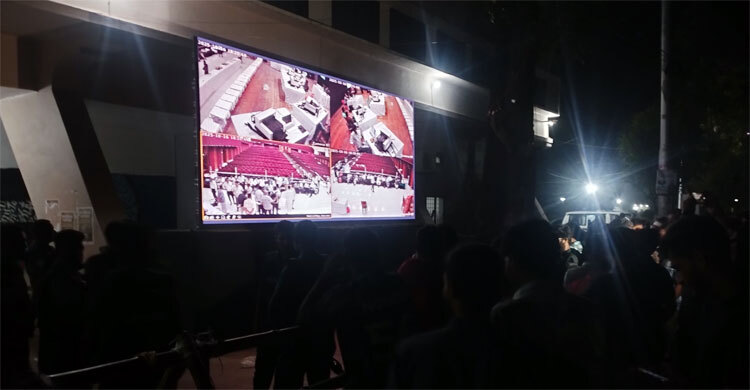 এখনো শুরু হয়নি ভোট গণনা, বাড়ছে প্রার্থীদের ভিড়